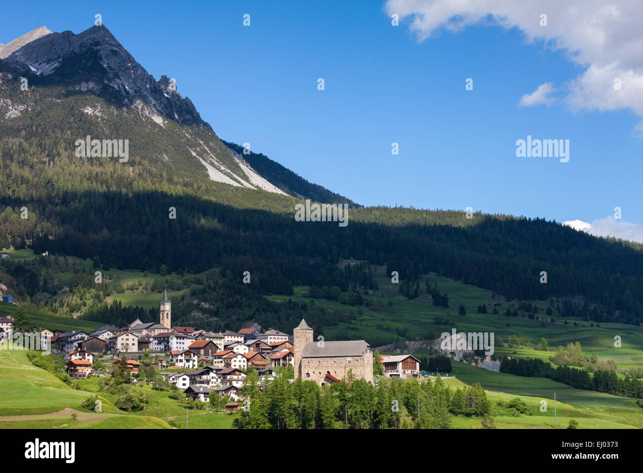 Riom, Svizzera, Europa, del cantone dei Grigioni, Grigioni, Oberhalbstein, villaggio, castello, Risma, Foto Stock