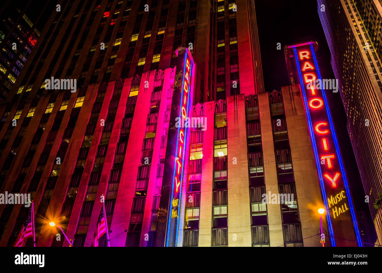 Radio City Music Hall di notte, Rockefeller Center, Manhattan, New York. Foto Stock