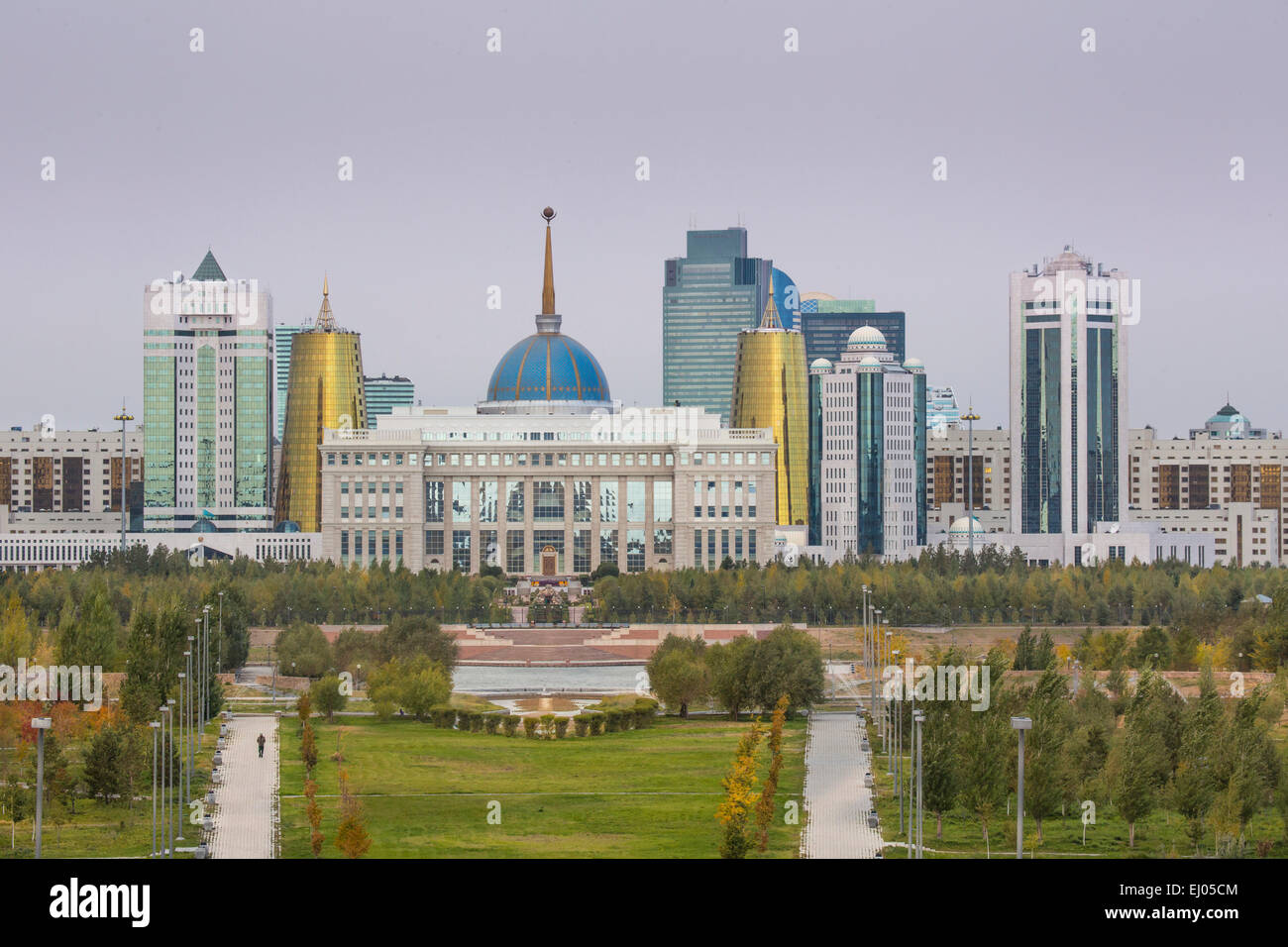 Città amministrativa, Astana, città, in Kazakistan e in Asia centrale, nuova, il palazzo, estate, architettura, colorato, nessun popolo, panorama, p Foto Stock
