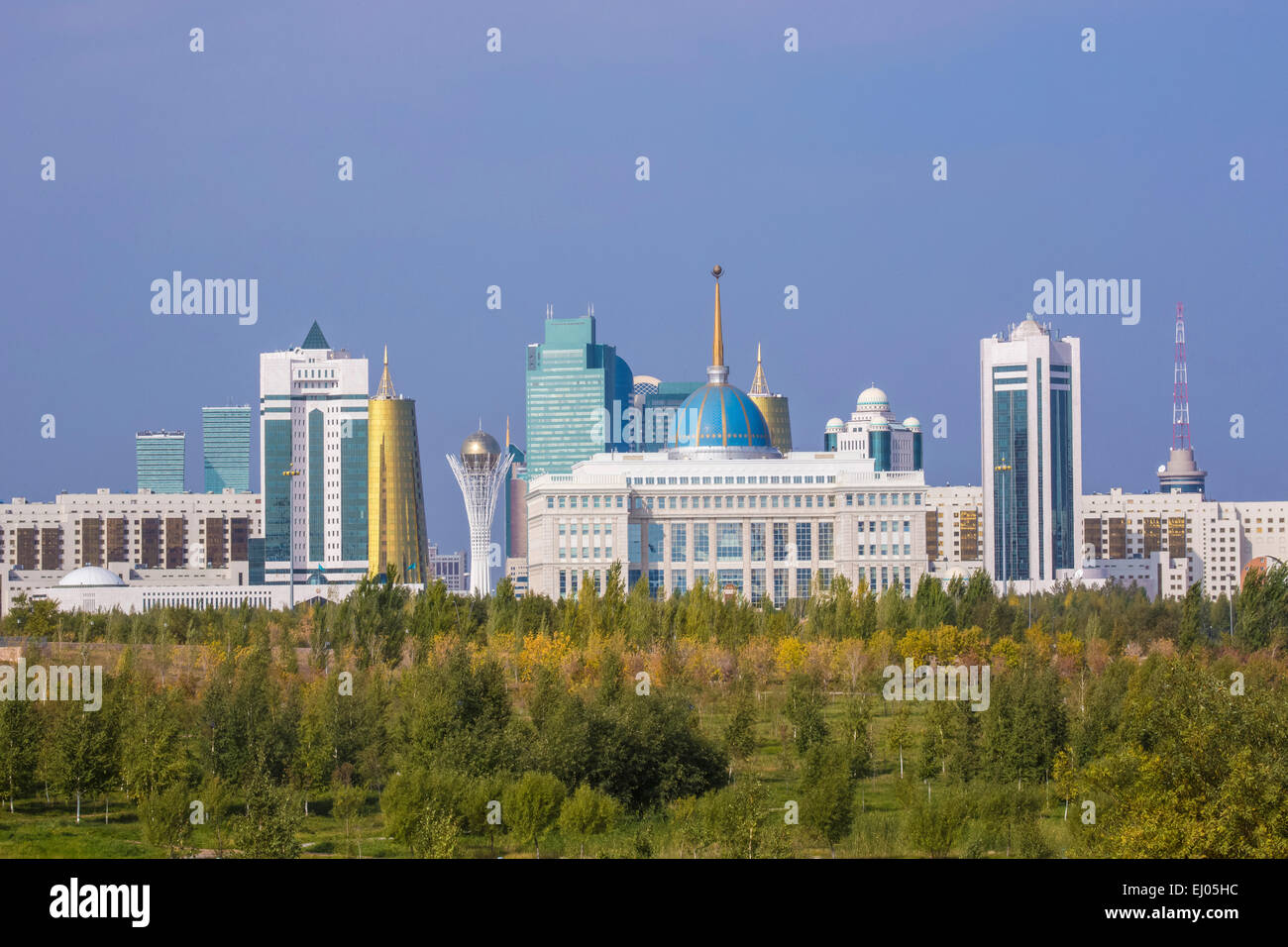 Città amministrativa, Astana, città, in Kazakistan e in Asia centrale, nuova, il palazzo, estate, architettura, colorato, nessun popolo, panorama, p Foto Stock