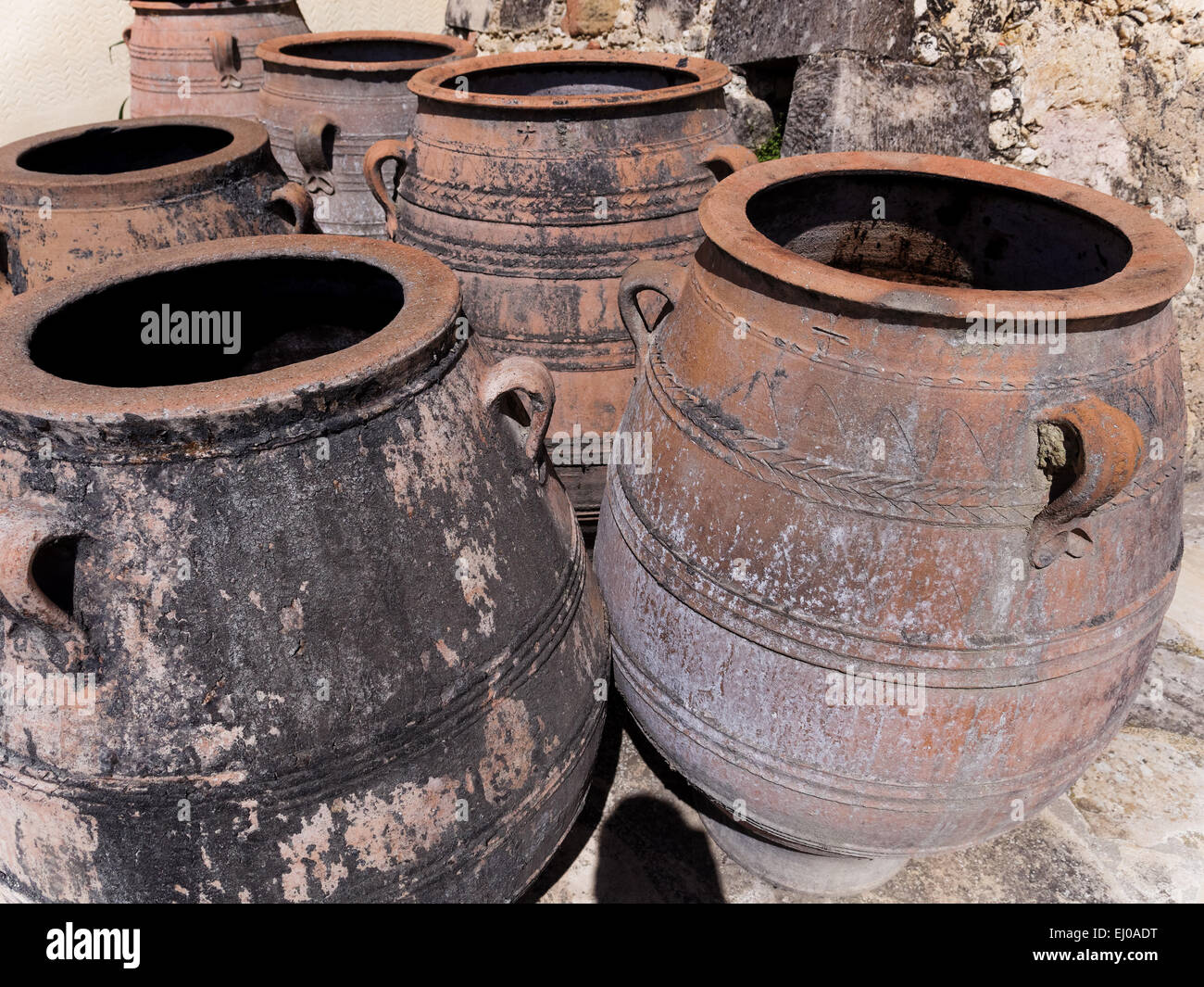 Vaso, Grecia, Europa, chiostro, Creta, brocca, storage Moni Odigitrias, Odigitrias, olio di oliva, olio di oliva, olio commestibile, ceramica Foto Stock