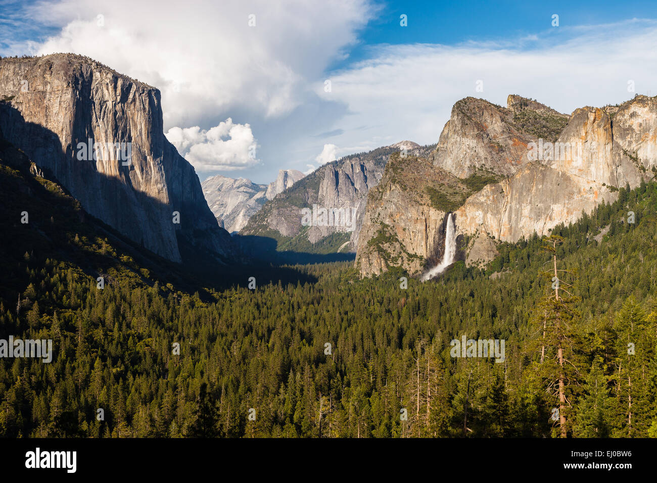 Il parco nazionale di Yosemite Valley Tunnel dal punto di vista, il Parco Nazionale Yosemite in California, Stati Uniti d'America. Foto Stock
