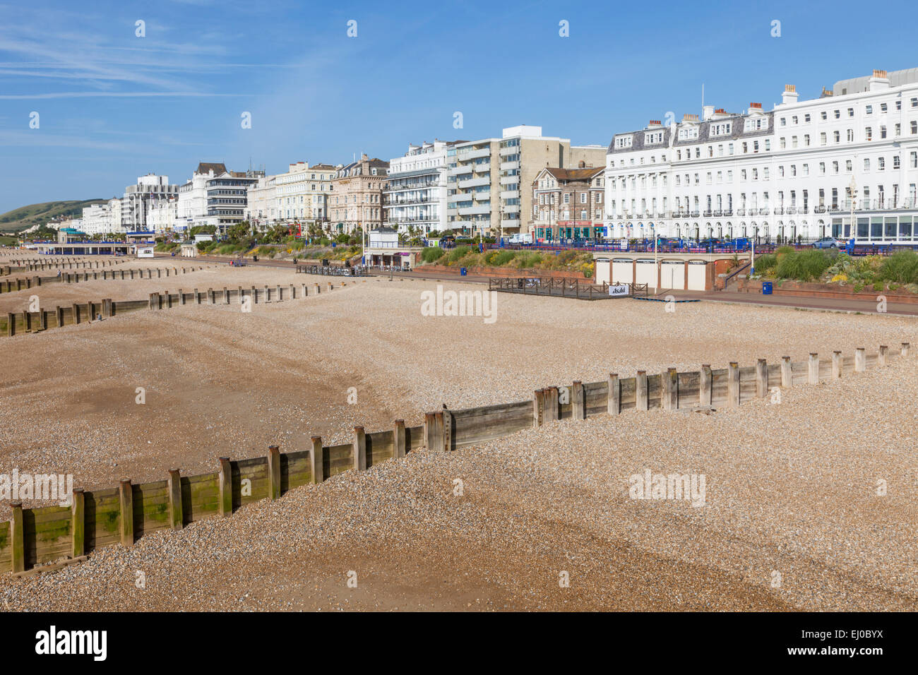 Inghilterra, East Sussex, Eastbourne, Spiaggia Vista da Eastbourne Pier Foto Stock