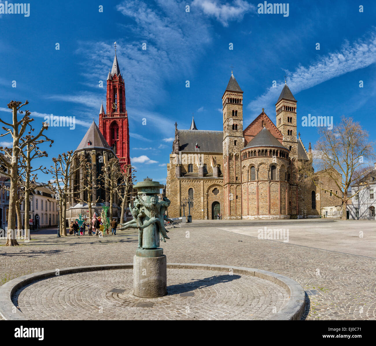 Maastricht, Paesi Bassi, Olanda, Europa, chiesa, il monastero, molla, persone piazza Vrijthof, nella chiesa di San Giovanni, Basilica, san Ser Foto Stock