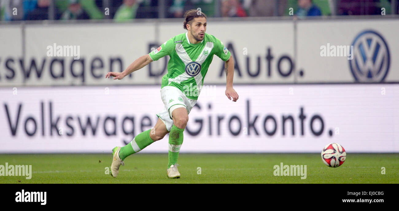 Wolfsburg, Germania. Xv Mar, 2015. Wolfsburg di Ricardo Rodriguez in azione durante la Bundesliga partita di calcio VfL Wolfsburg vs SC Freiburg in Wolfsburg, Germania, 15 marzo 2015. Foto: Peter Steffen/dpa/Alamy Live News Foto Stock