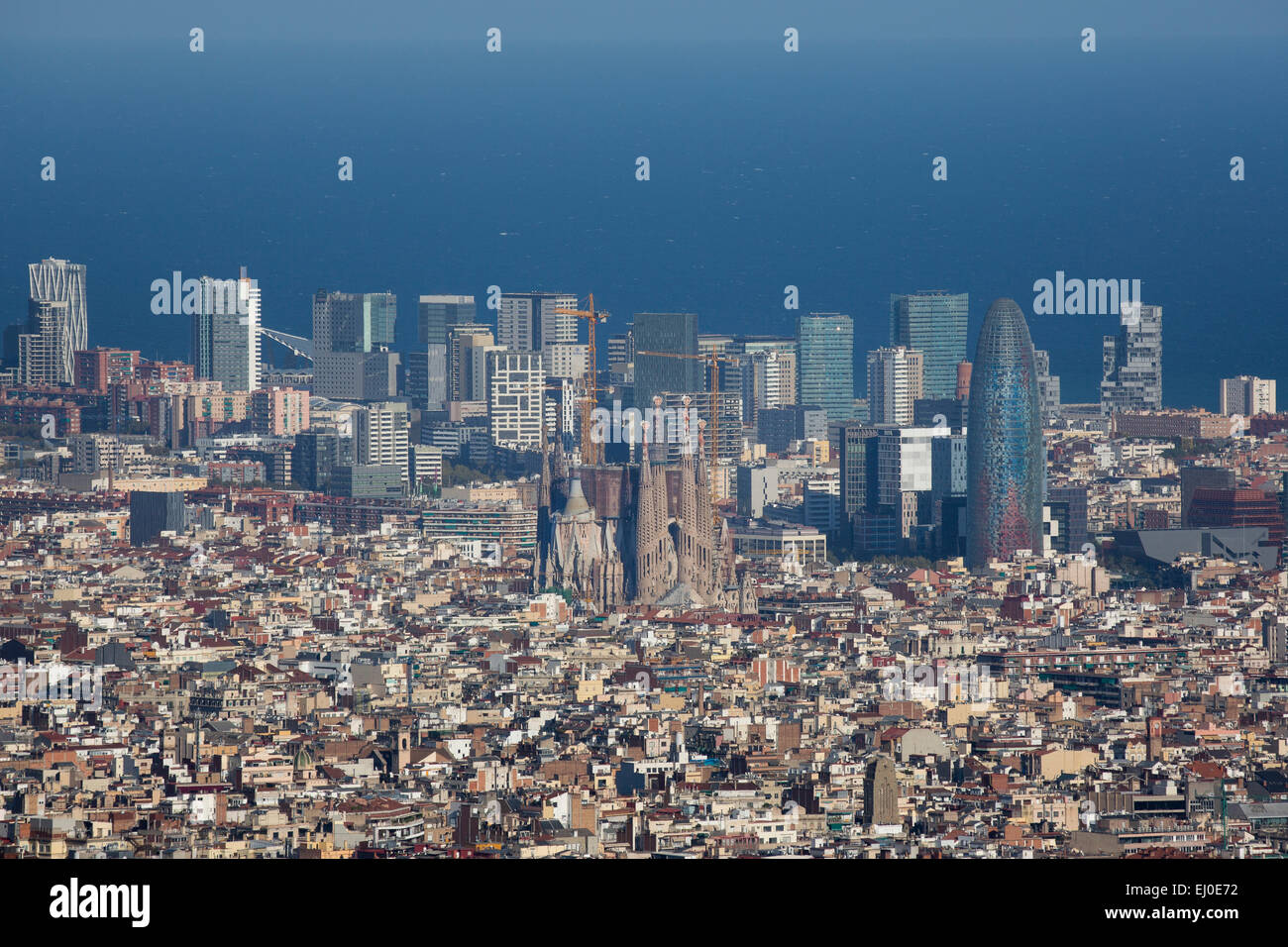Barcellona, la città, Diagonal Mar, Sagrada Familia, chiesa, Spagna, Europa, architettura, autunno, Catalonia, panorama, skyline, turiste Foto Stock