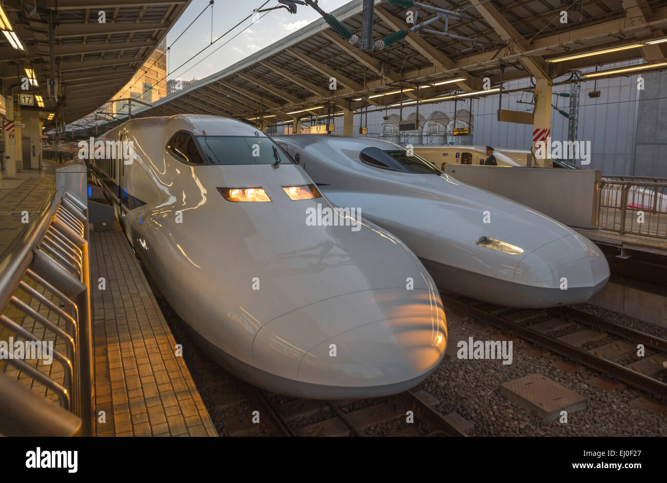 City, Giappone, Asia, Tokyo, Stazione di Tokyo, bullet train, hikary, moderno, il mattino, nessun popolo, piattaforma, forma, turistico, treno, tra Foto Stock