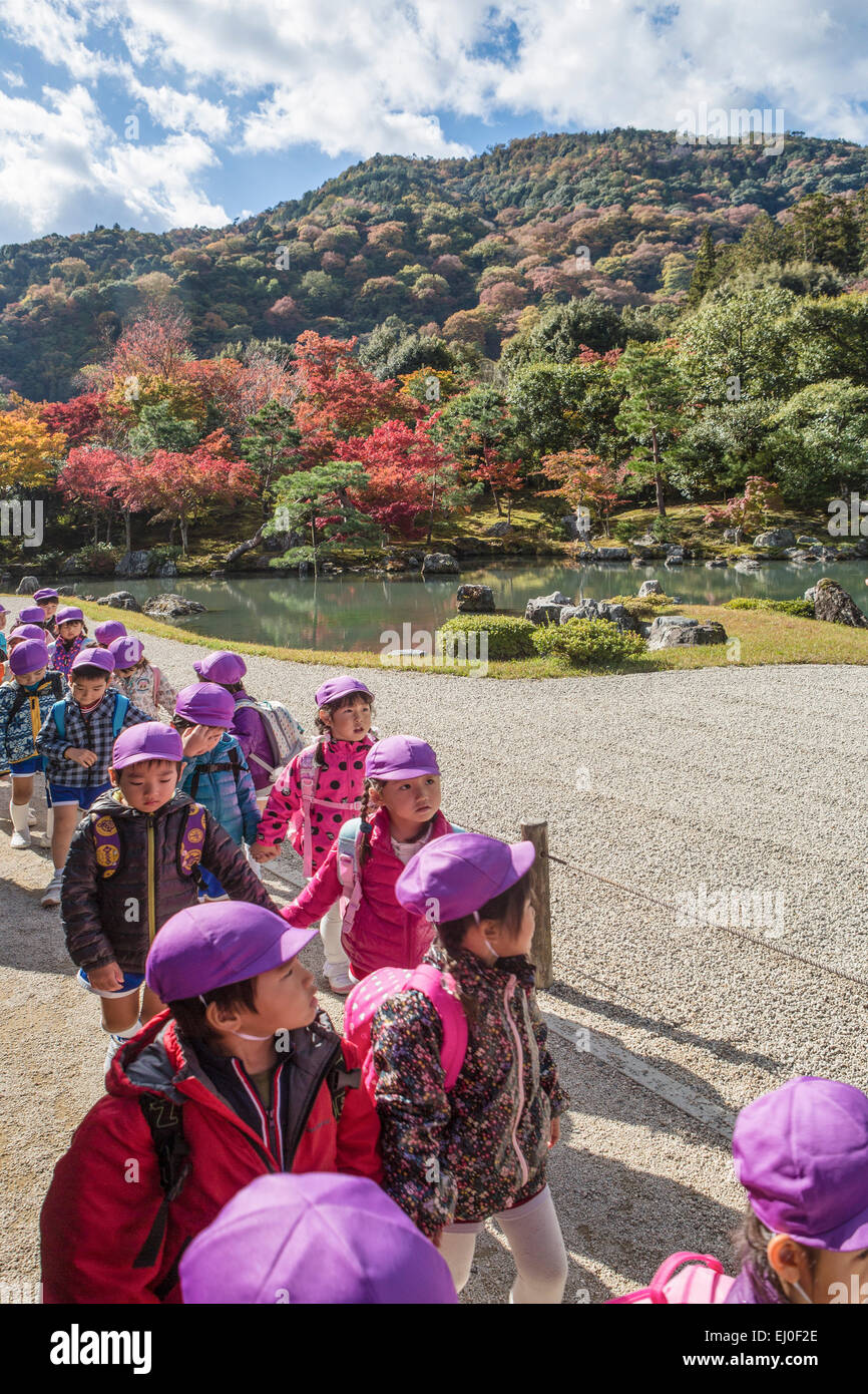 Giappone, Asia, Kansai, Kyoto, Giapponese, paesaggio, tempio, Tenryu, Tenryu-ji, arashiyama, autunno, bambini, caduta, fogliame, giardino, Foto Stock