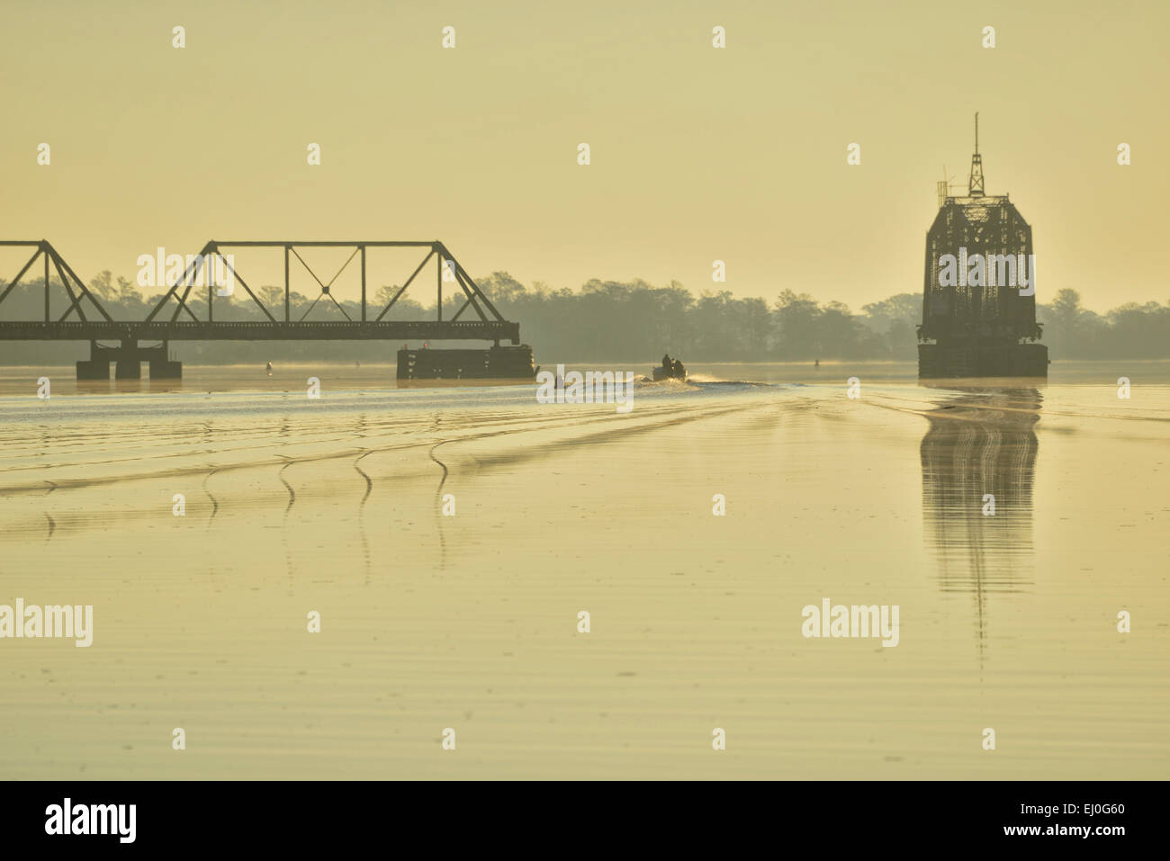 Stati Uniti d'America, Florida, contea di Franklin, Apalachicola, fiume all'alba Foto Stock