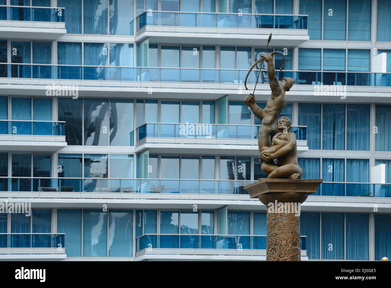 Stati Uniti d'America, Florida, Dade County, Miami, monumento e condominio, tower nel centro cittadino, Foto Stock