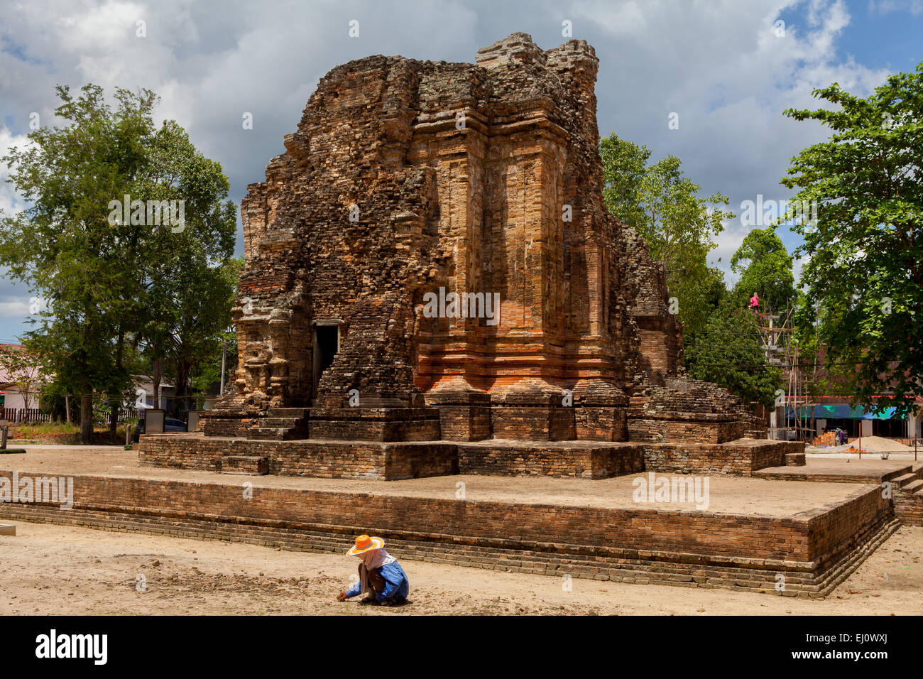 Rovine di Srivijayan tempio di Wat Kaeo in Chaiya, Surat Thani, Thailandia. Foto Stock