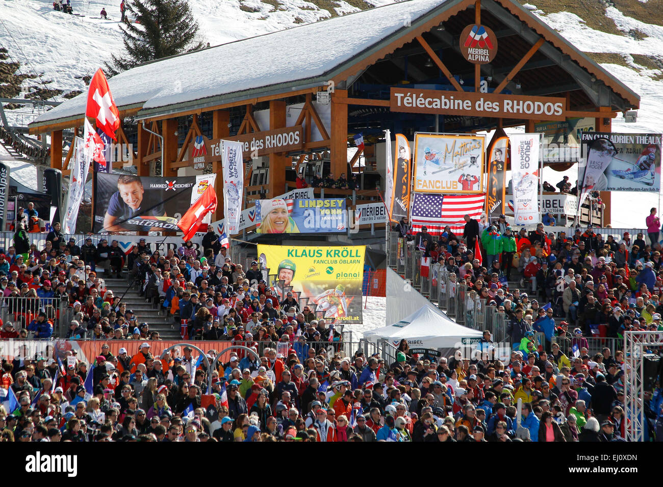 Méribel, Francia. Xix marzo, 2015. Una vista generale dell'area di finitura della FIS Coppa del Mondo di sci alpino maschile di Super-G gara su Marzo 19, 2015 a Méribel, Francia. (Foto di Mitchell Gunn/ESPA/Alamy Live News) Foto Stock