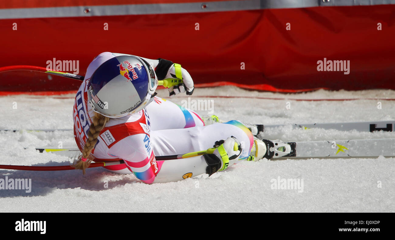 Méribel, Francia. Xix Mar, 2015. Lindsey Vonn reagisce nella finish area della FIS Coppa del Mondo di Sci Alpino femminile Super-G gara su Marzo 19, 2015 a Méribel, Francia. Credito: Mitchell Gunn/ESPA/Alamy Live News Foto Stock