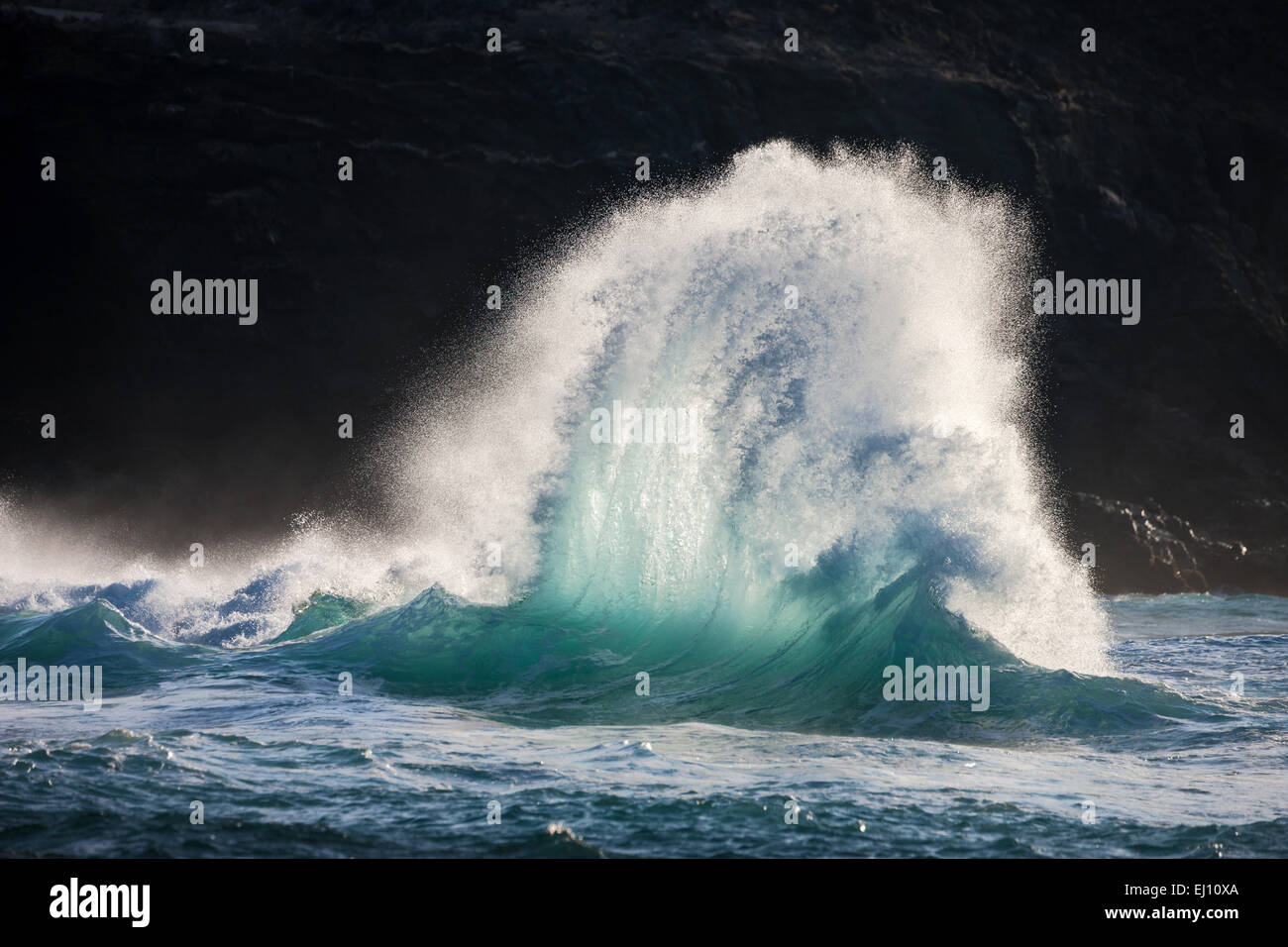 El Puertito de los Molinos, Spagna, Europa, isole canarie Fuerteventura, costa, il mare, le onde, schiuma, luce posteriore Foto Stock