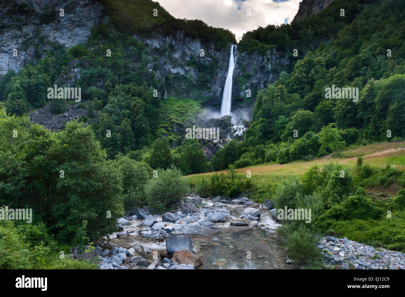 Cascata di Foroglio, Svizzera, Europa, del cantone Ticino, Val Bavona, cascata Foto Stock