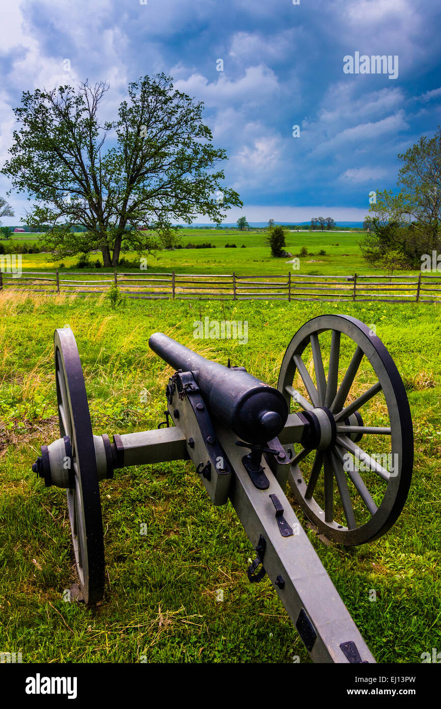 Nuvole temporalesche su un cannone in Gettysburg, Pennsylvania. Foto Stock