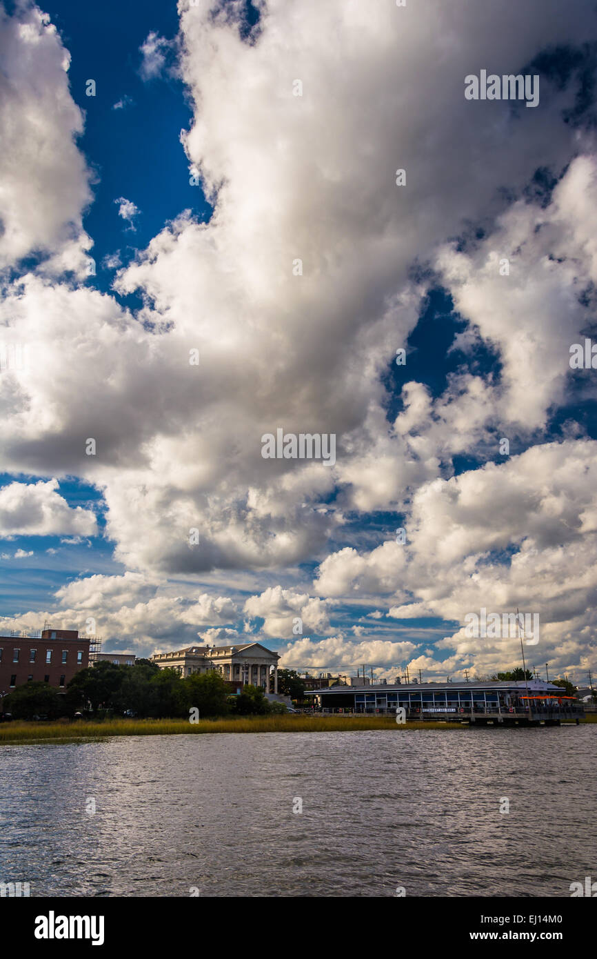 Nuvole sopra la riva a Charleston, Carolina del Sud. Foto Stock