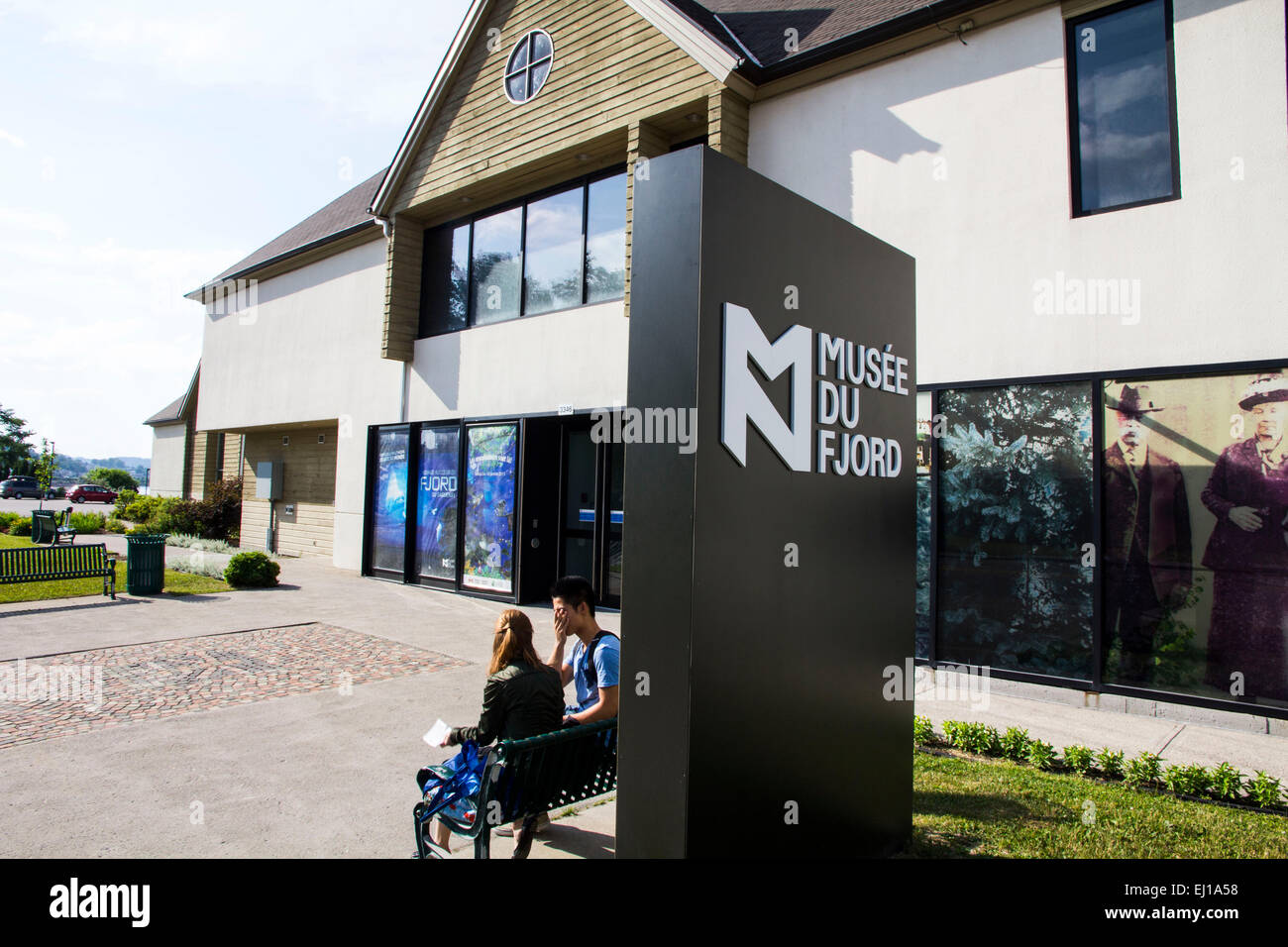 Attraverso il multi-media presenta, toccare serbatoi e un acquario gigante, il Musee du Fjord conduce i visitatori a esplorare il fiordo e dintorni. Foto Stock