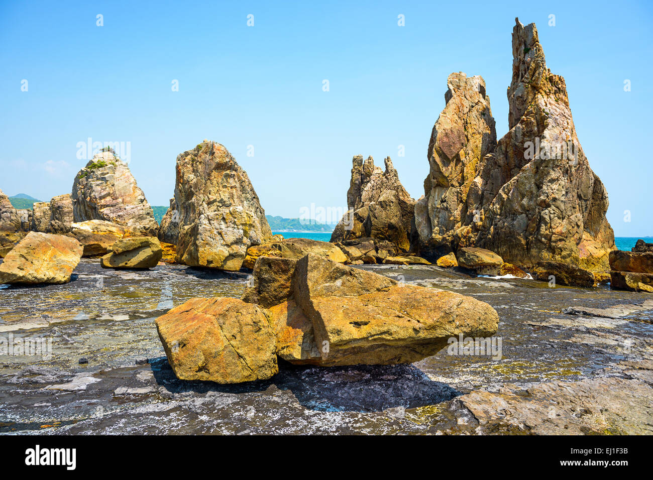 Kushimoto, prefettura di Wakayama, Giappone. costa al Hashi-gui-iwa rocce. Foto Stock