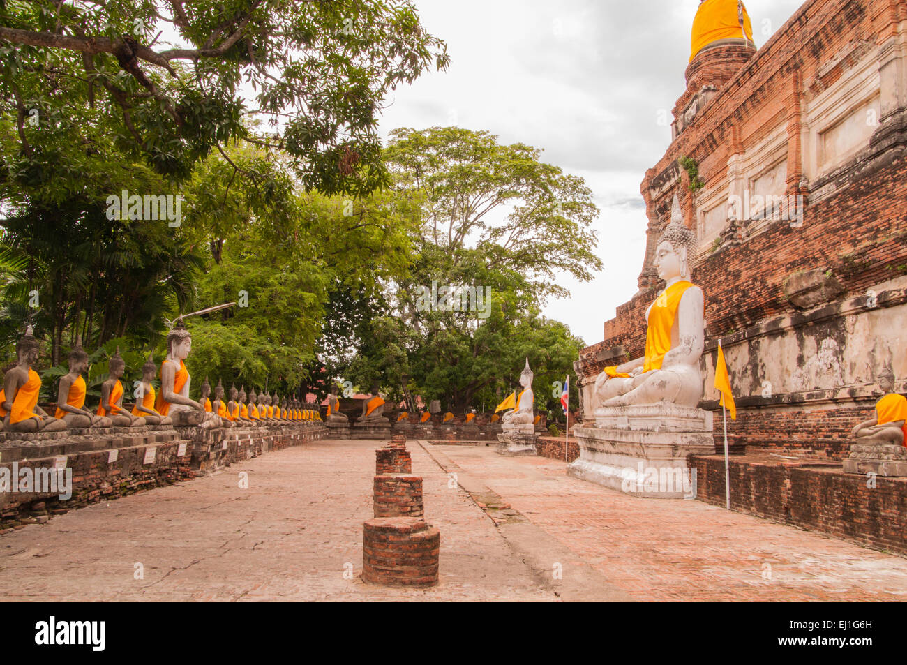 Ayutthaya ,Thailand-June 27, 2013: a piedi attorno a Wat Yai Chai Mong Kol Foto Stock