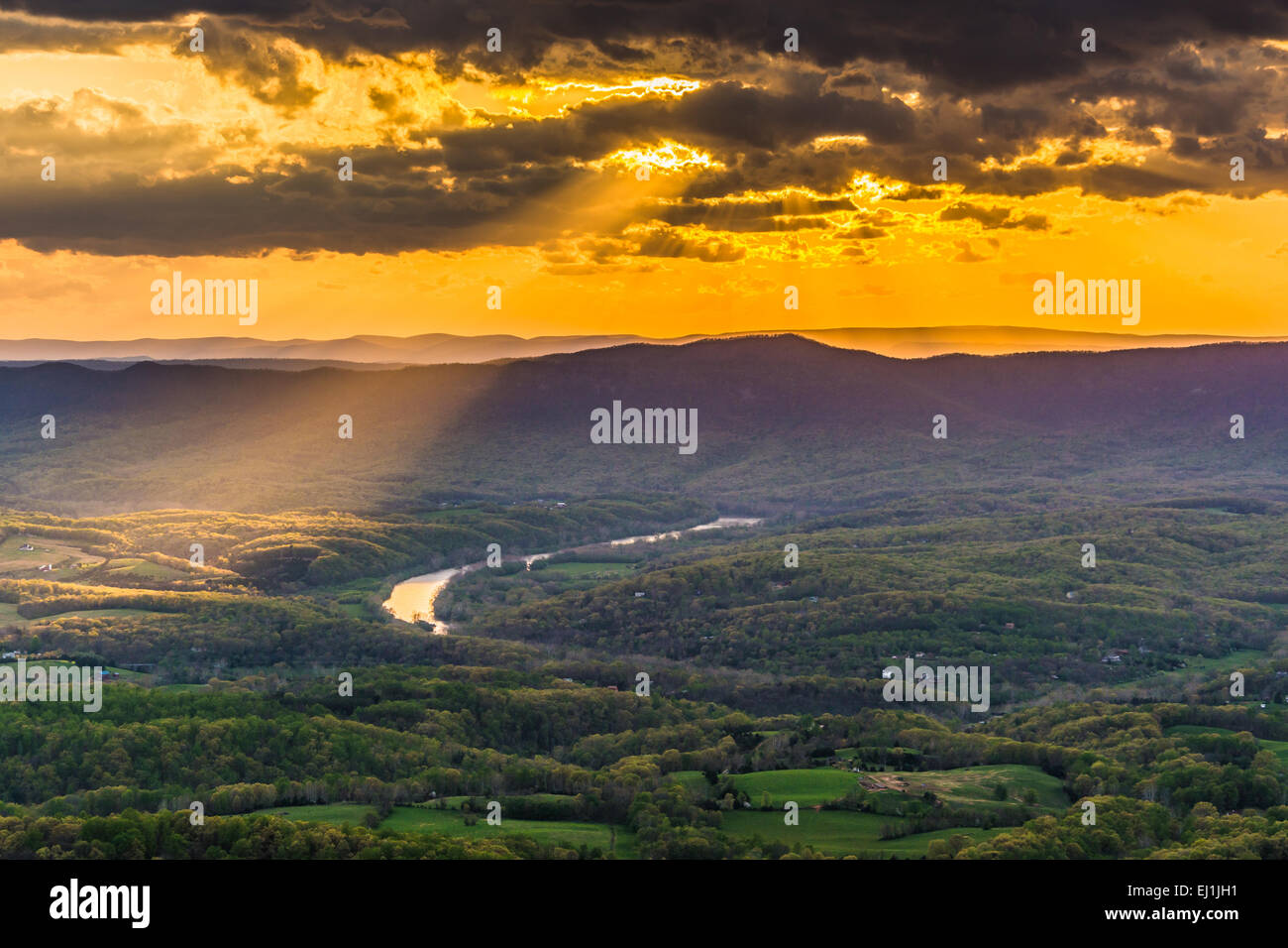 Tramonto sulla Shenandoah Valley dalla Skyline Drive nel Parco Nazionale di Shenandoah, Virginia. Foto Stock