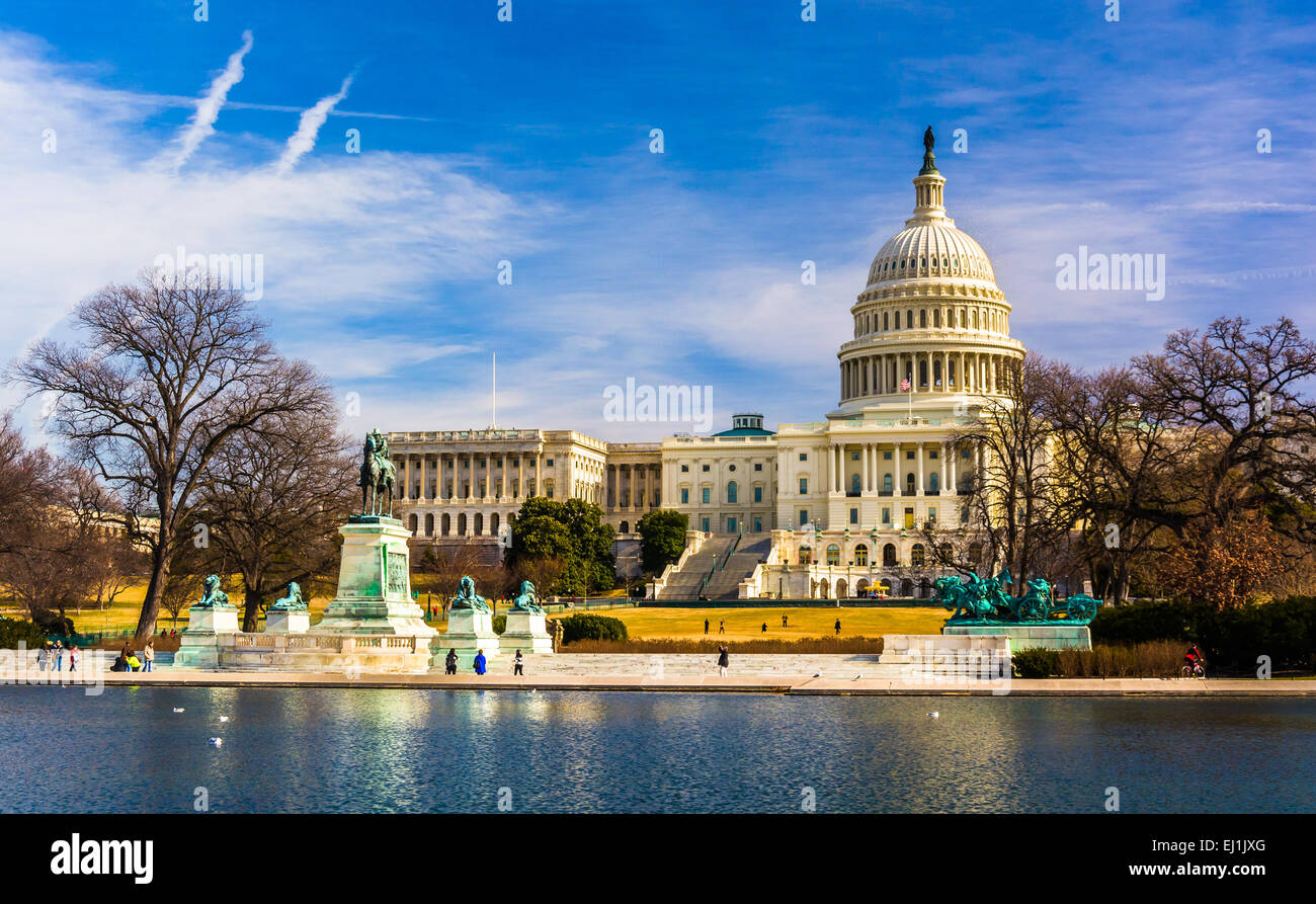 Il Campidoglio e riflettendo in piscina a Washington, DC. Foto Stock