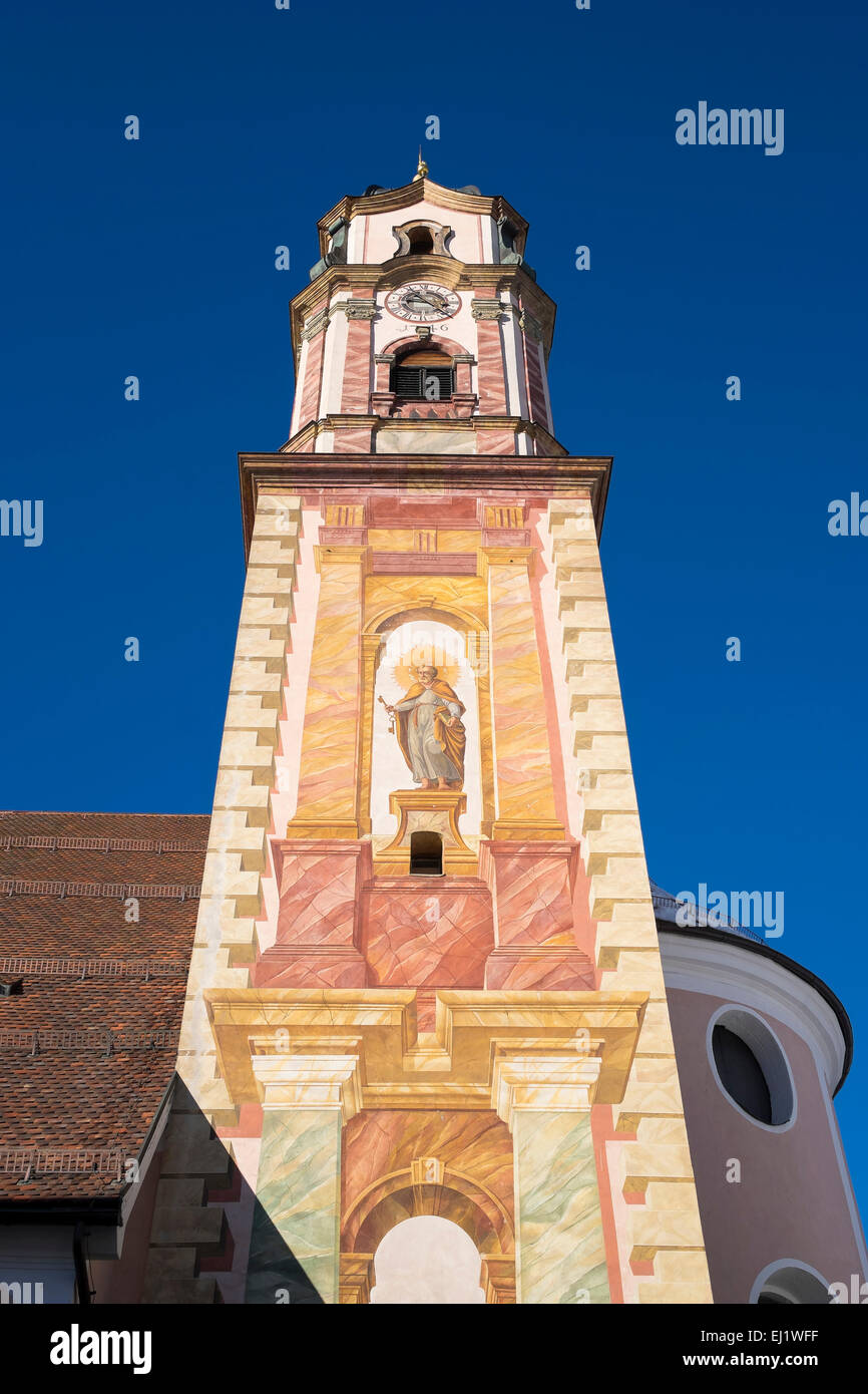 San Pietro e san Paolo la chiesa parrocchiale dipinto con Lüftlmalerei, Mittenwald, Werdenfelser Land, Alta Baviera, Baviera Foto Stock