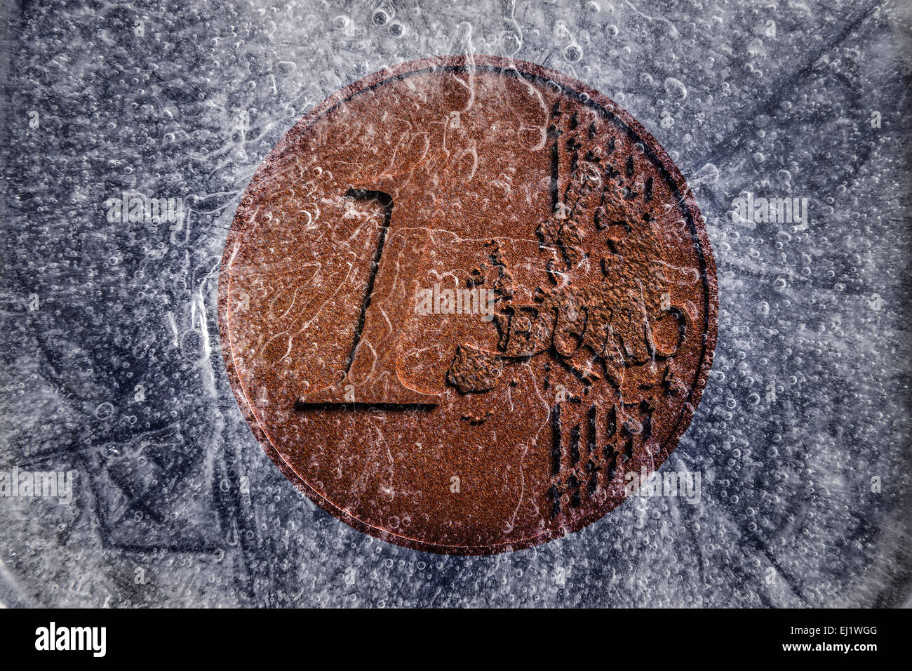 Rusty euro moneta, una moneta da un centesimo sotto uno strato di ghiaccio Foto Stock