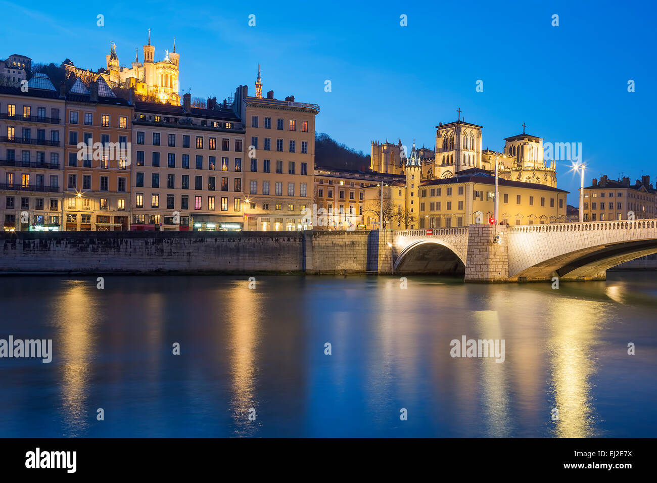 Lione con Saone river di notte, Francia. Foto Stock