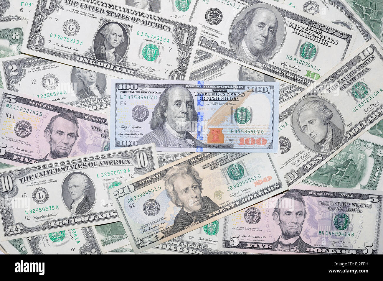 Molte diverse denominazioni delle banconote di dollari Foto Stock