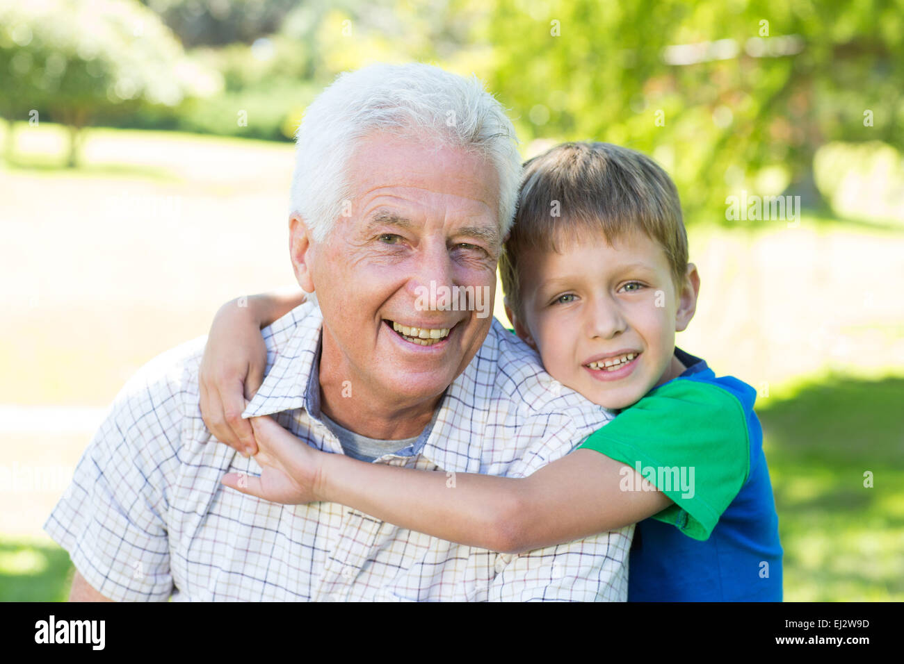 Nonno felice con il suo nipote Foto Stock