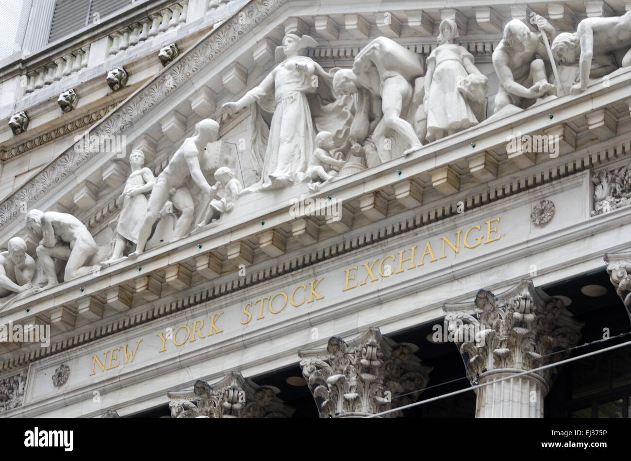 Frontone di NY Stock Exchange, scolpita da John Quincy Adams Ward e Paolo Wayland Bartlett, 1905. Foto Stock