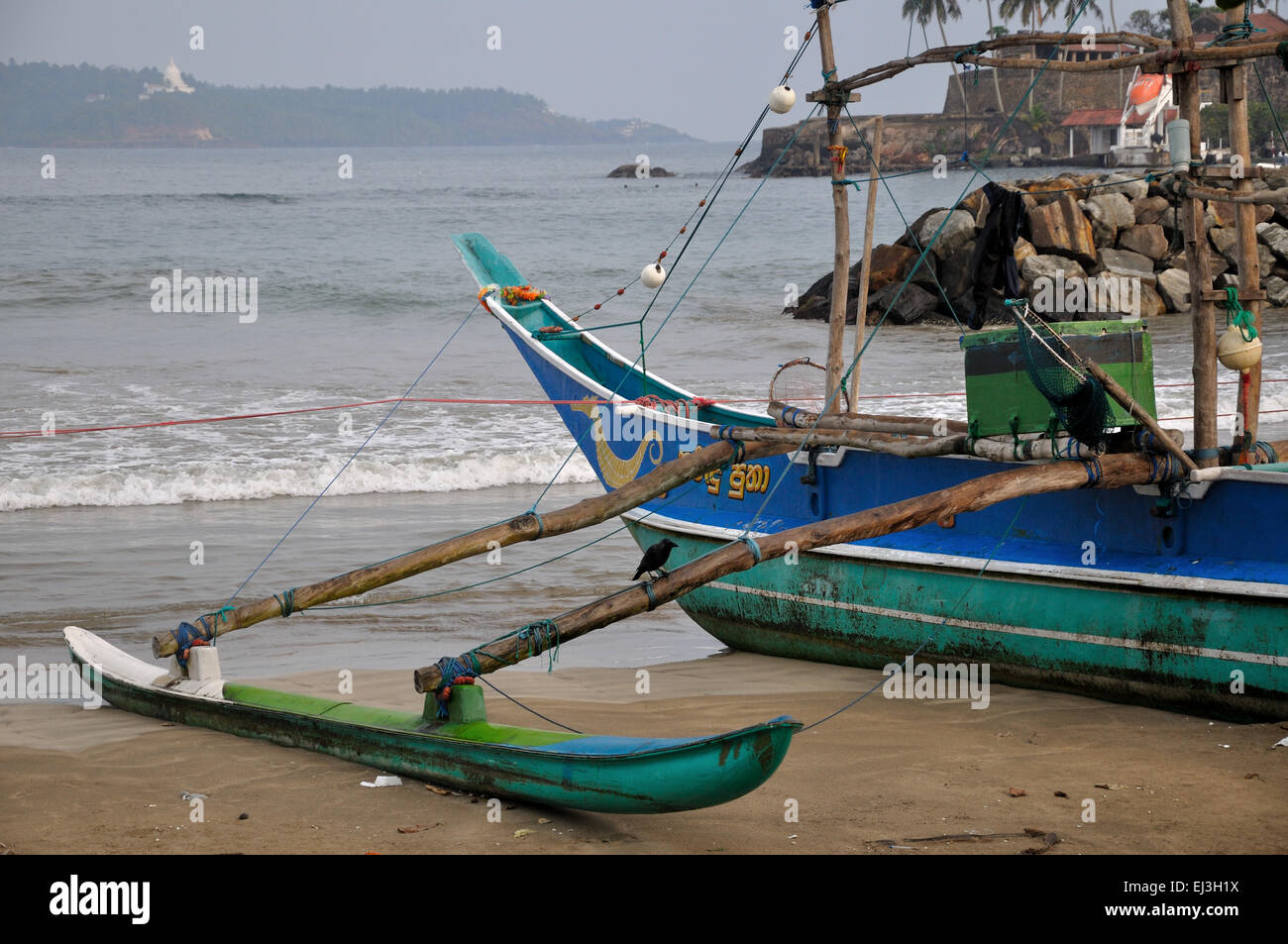 Outrigger tipo di barca da pesca in Sri Lanka Foto Stock