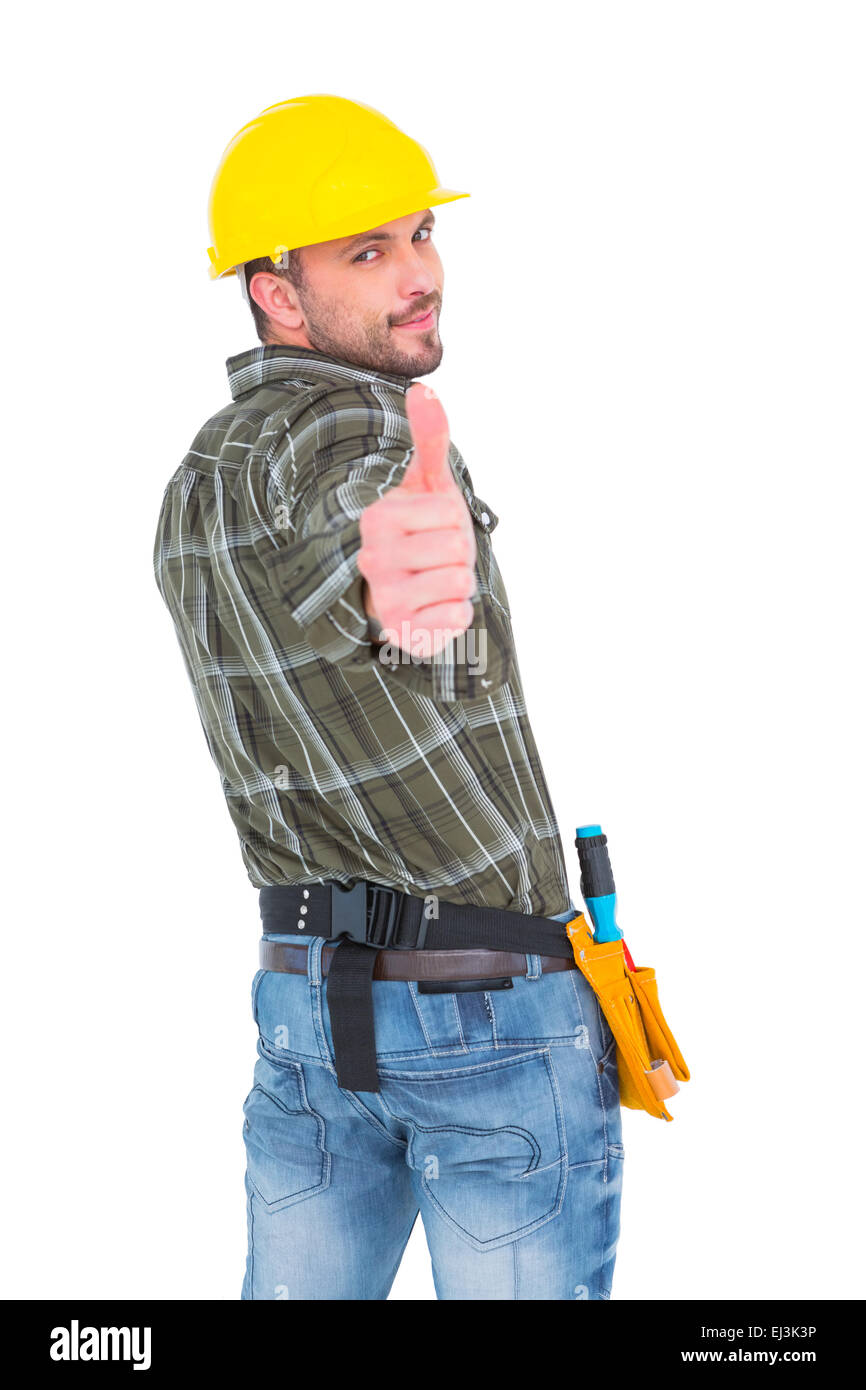 Fiducioso lavoratore manuale gesticolando pollice in alto Foto Stock