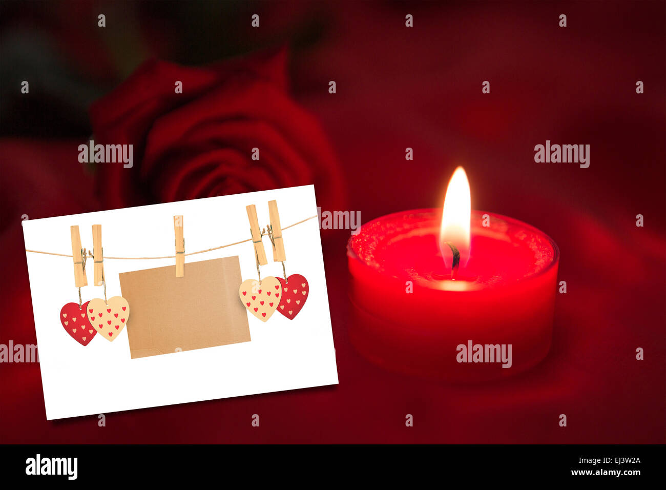 Immagine composita a lume di candela con red rose Foto Stock