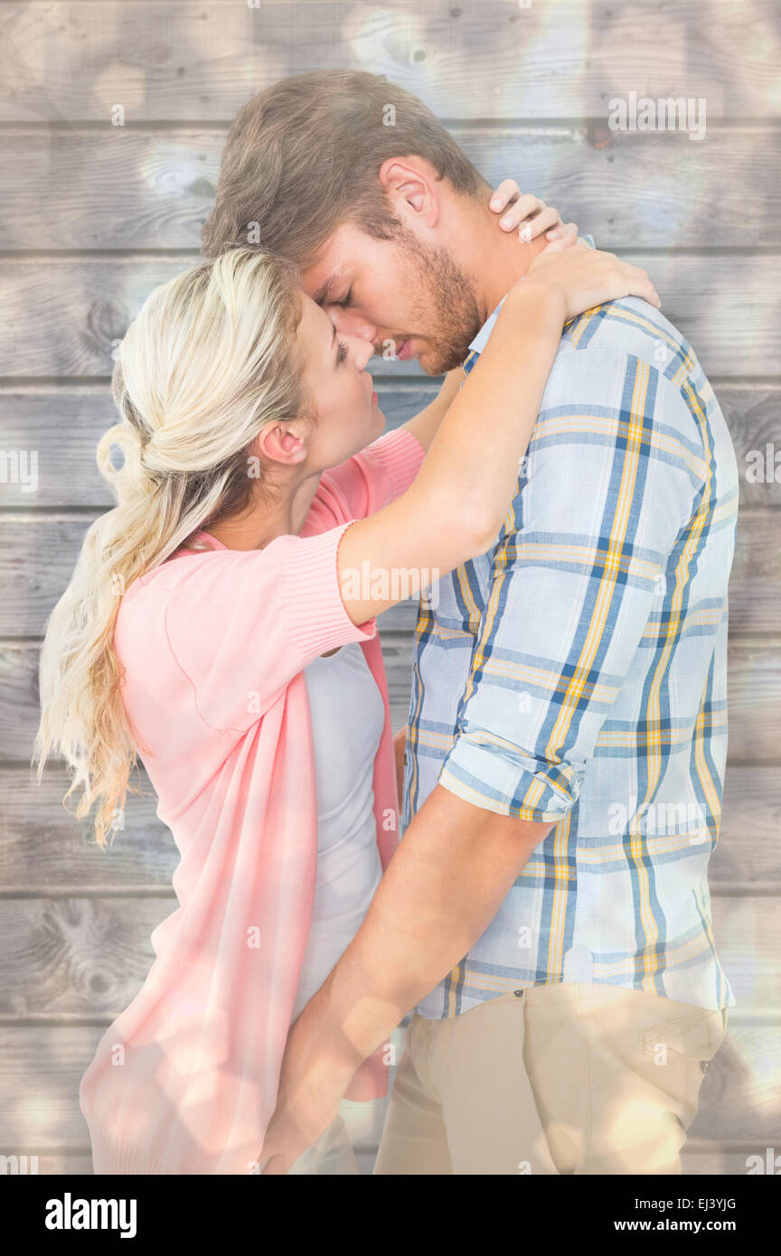 Immagine composita di attraente coppia giovane circa a baciare Foto Stock