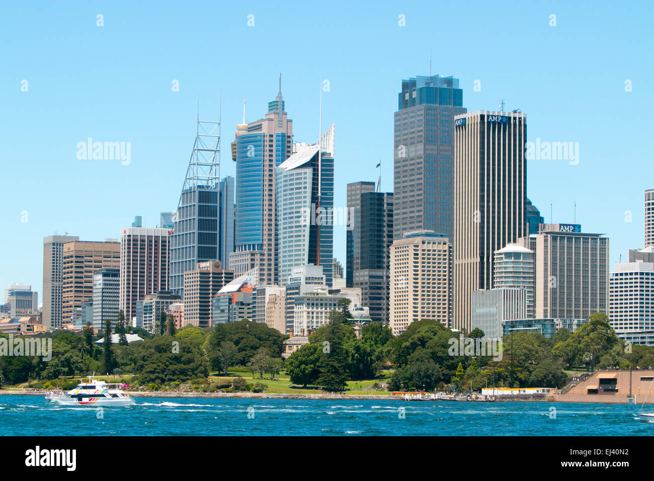 Sydney central business district skyline cityscape visto dal porto di Sydney Australia Foto Stock