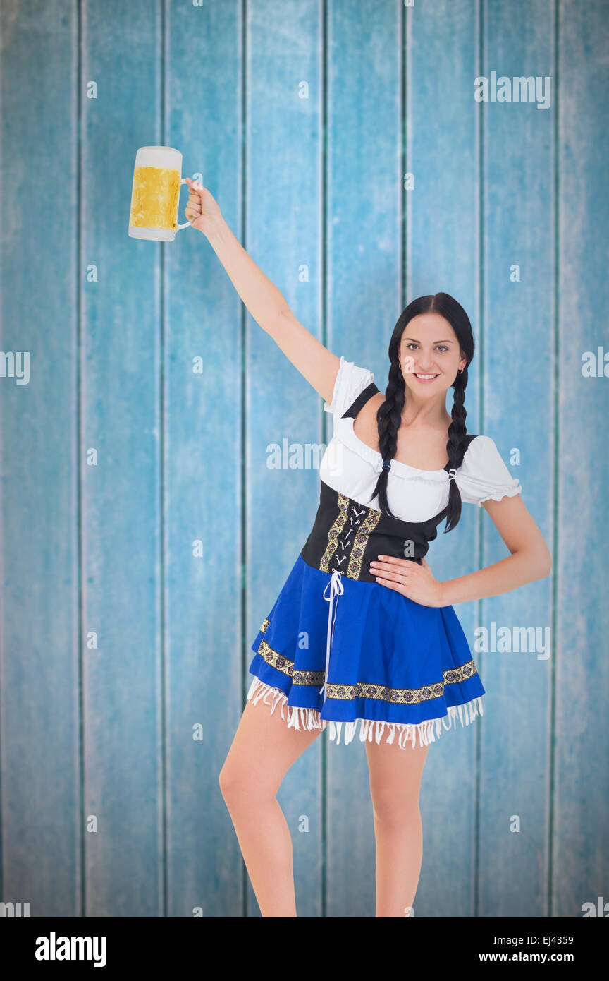 Immagine composita di pretty oktoberfest ragazza con il boccale di birra Foto Stock