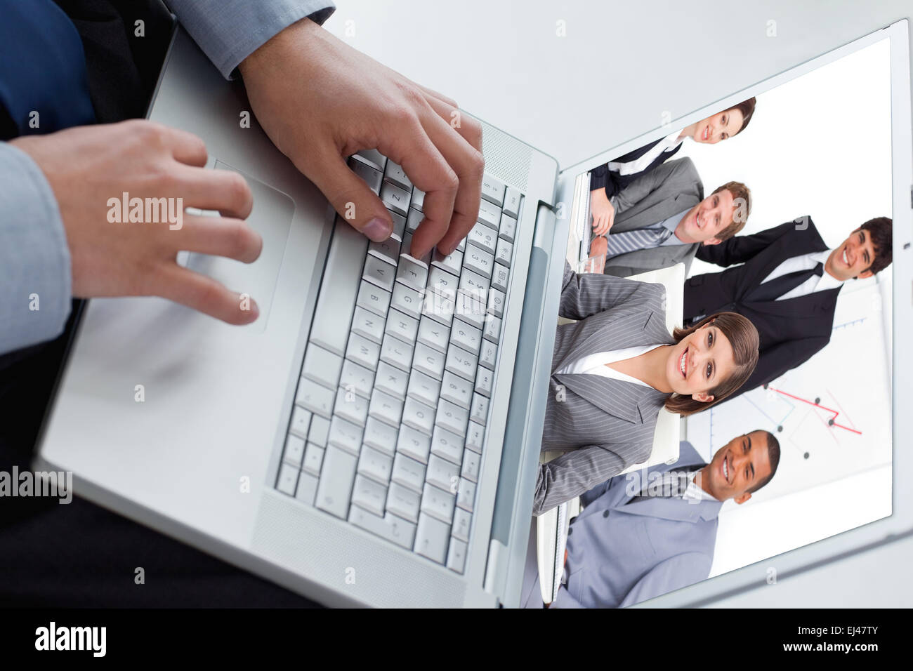 Immagine composita di happy business gruppo avente una riunione Foto Stock