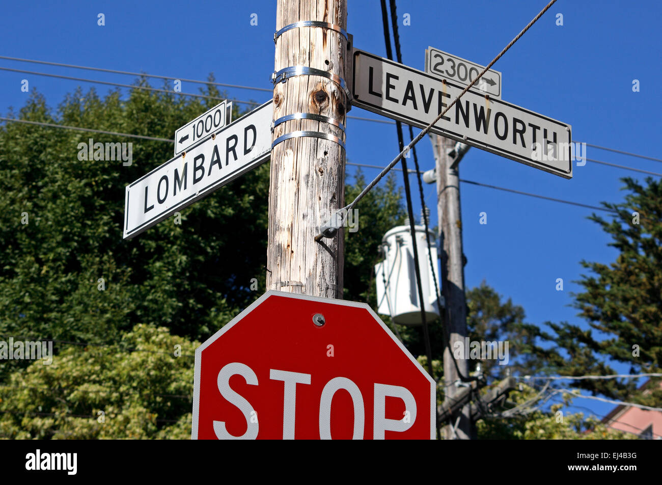 La segnaletica stradale della famosa Lombard Street e a Leavenworth, a San Francisco, Stati Uniti d'America. Foto Stock