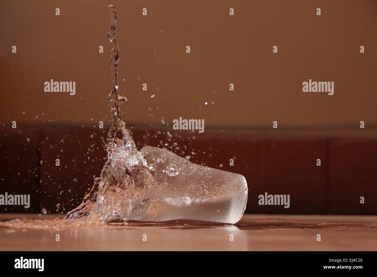 L'acqua in congela il movimento Foto Stock