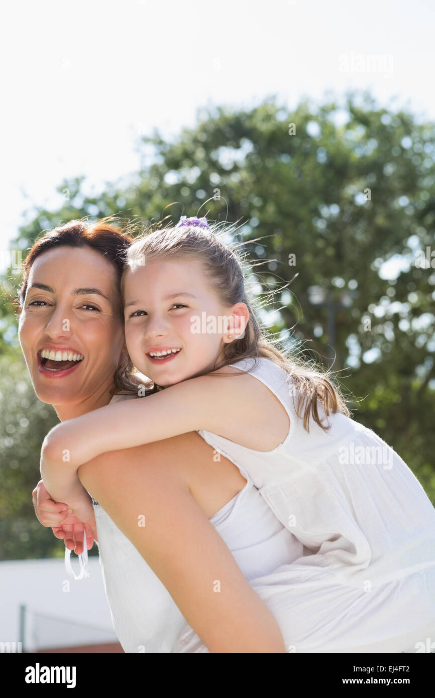 Madre e figlia divertendosi Foto Stock