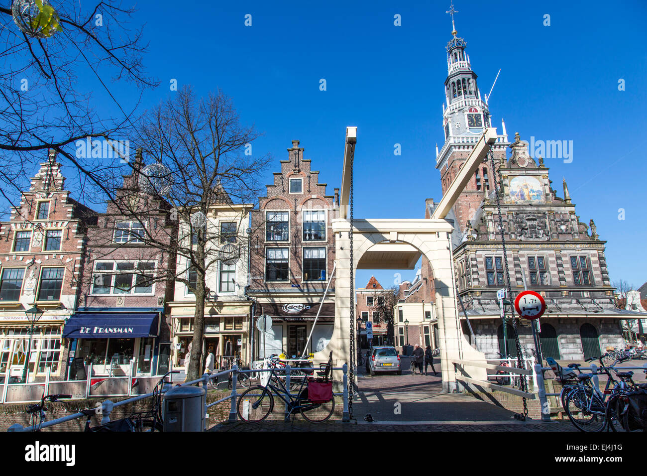 Il centro storico di Alkmaar, North Holland, Paesi Bassi, tipico canale case, Foto Stock