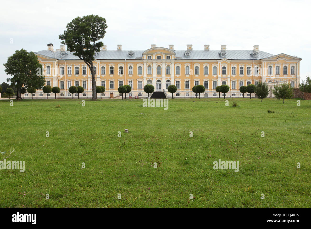 Rundale Palace progettato dal russo Barocco architetto Bartolomeo Rastrelli vicino Pilsrundale, Lettonia. Foto Stock