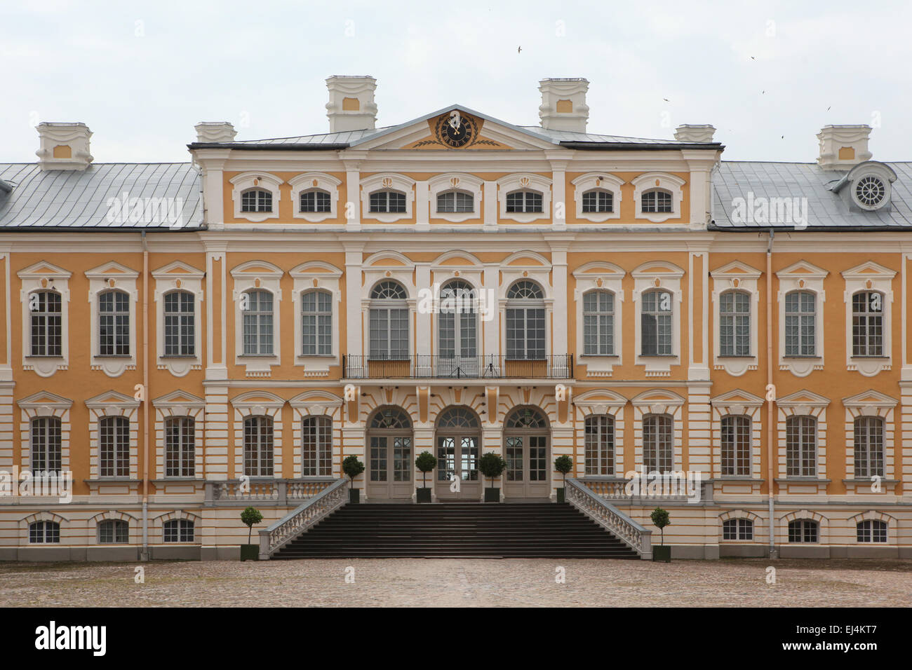 Rundale Palace progettato dal russo Barocco architetto Bartolomeo Rastrelli vicino Pilsrundale, Lettonia. Foto Stock