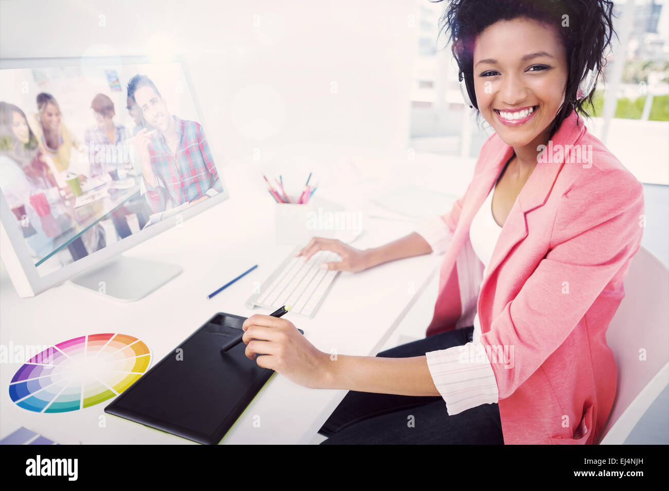 Immagine composita di casual donna Editor foto Foto Stock