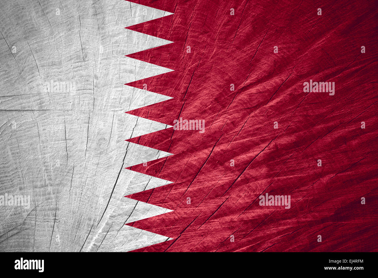 Il Qatar bandiera o banner sulla texture in legno Foto Stock