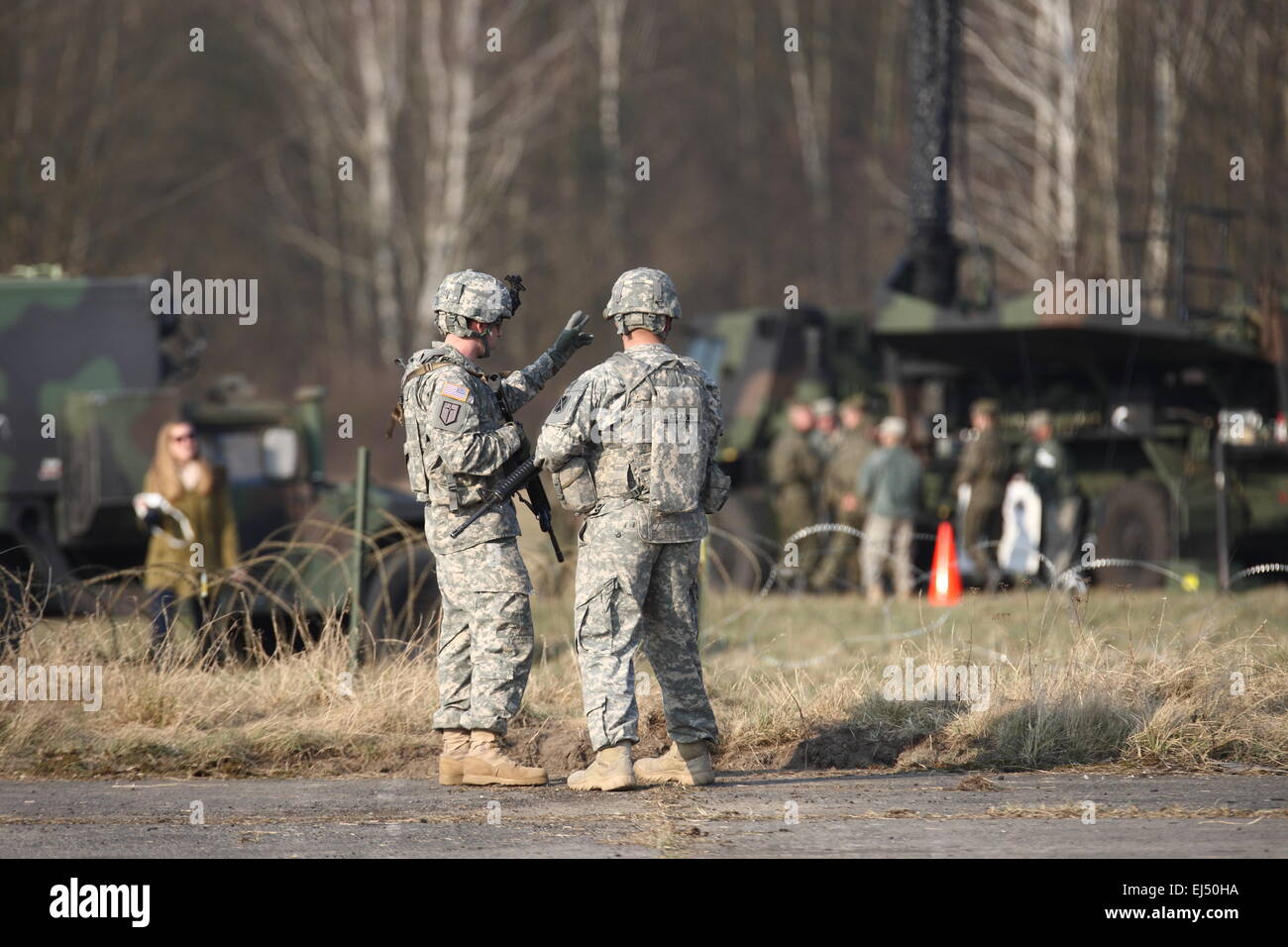 Sochaczew, Polonia 21st, Marzo 2015 U.S. Europa dell'esercito del decimo esercito aria e la difesa missilistica unità distribuite in Polonia per la difesa antimissile esercizio. Delta batteria, 5° Battaglione, settima la difesa aerea Reggimento di Artiglieria partecipa al giro esercizio come parte di una serie di attività nel quadro del funzionamento di risolvere Atlantico, che ha lo scopo di rassicurare gli alleati, dimostrare la libertà di circolazione e di scoraggiare l'aggressione regionale sul fianco orientale della NATO. Credito: Michal Fludra/Alamy Live News Foto Stock