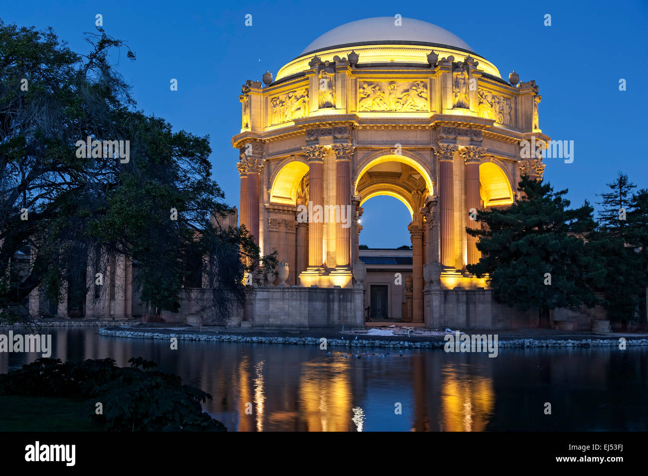 Palazzo delle Belle Arti e l'Exploratorium al crepuscolo, San Francisco, California USA Foto Stock