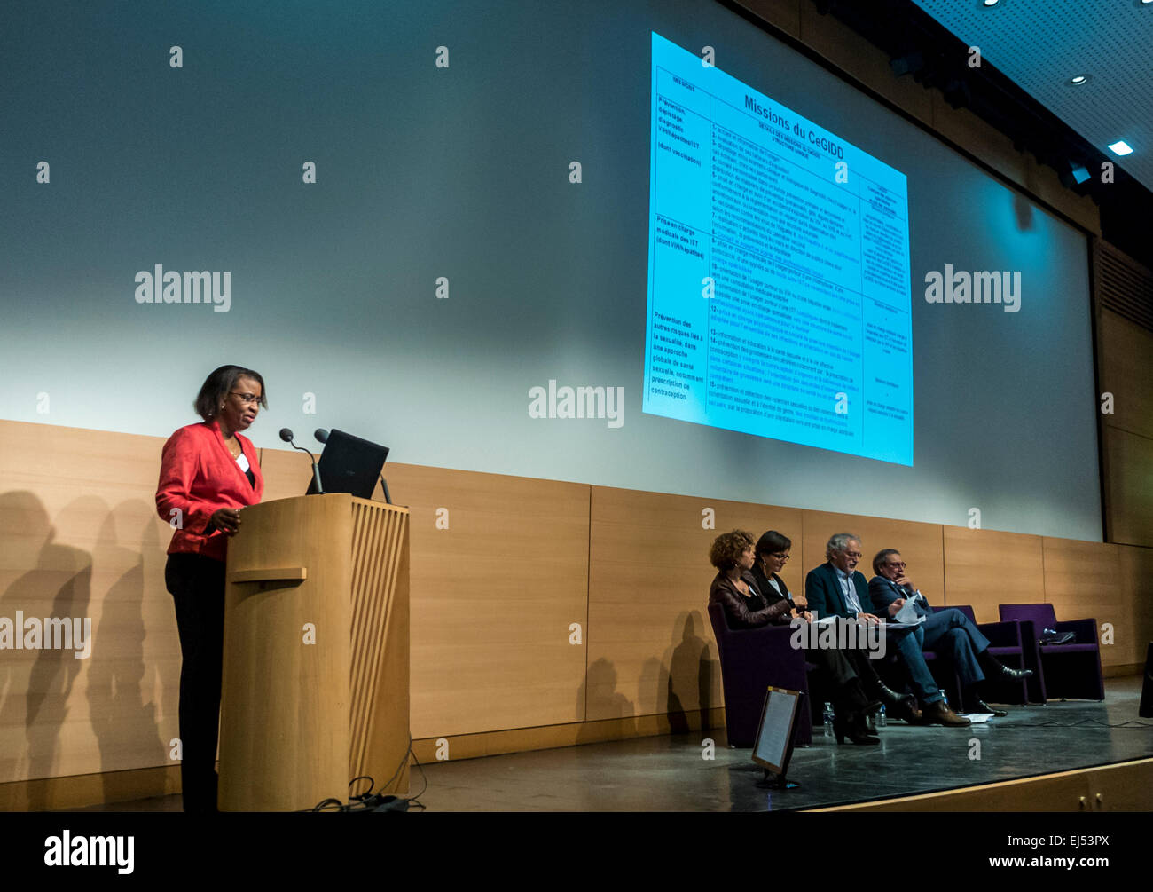 Parigi, Francia, Specialisti sanitari francesi, alla riunione del Ministro delle malattie sessualmente trasmissibili, D.R. Aminata Sarr', (DGS), condivisione di scienziati, esperti, presentazione di diapositive, governo francese Foto Stock